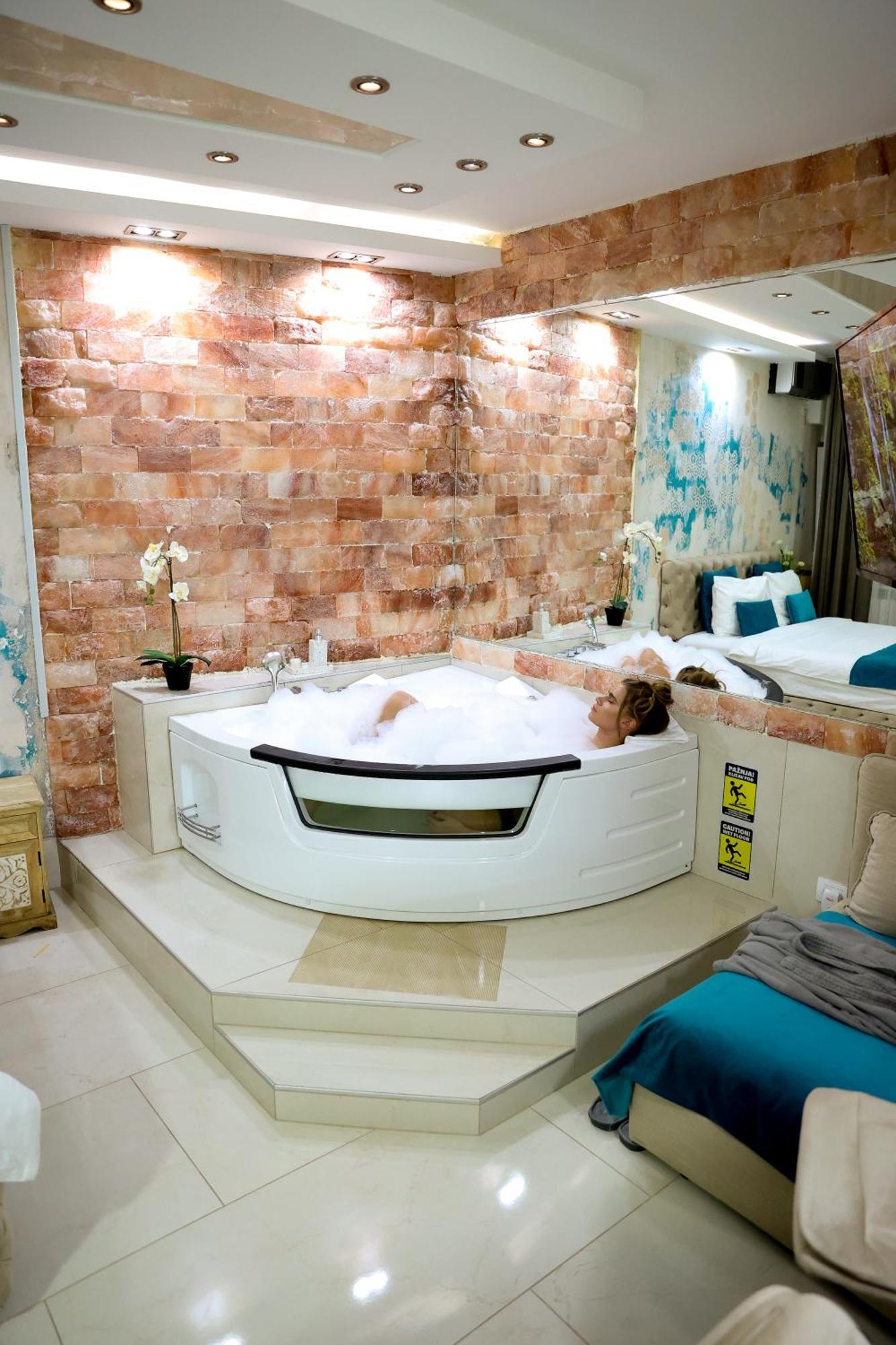 Design Apartment Premium Spa Lux: Dubai-Inspired Wellness Retreat Cuprija Exterior photo